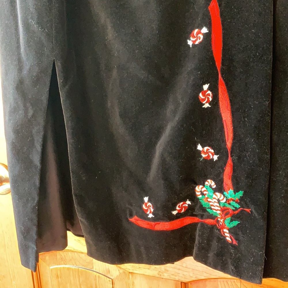 Eagles Eye Velvet Christmas Skirt - Picture 2 of 5